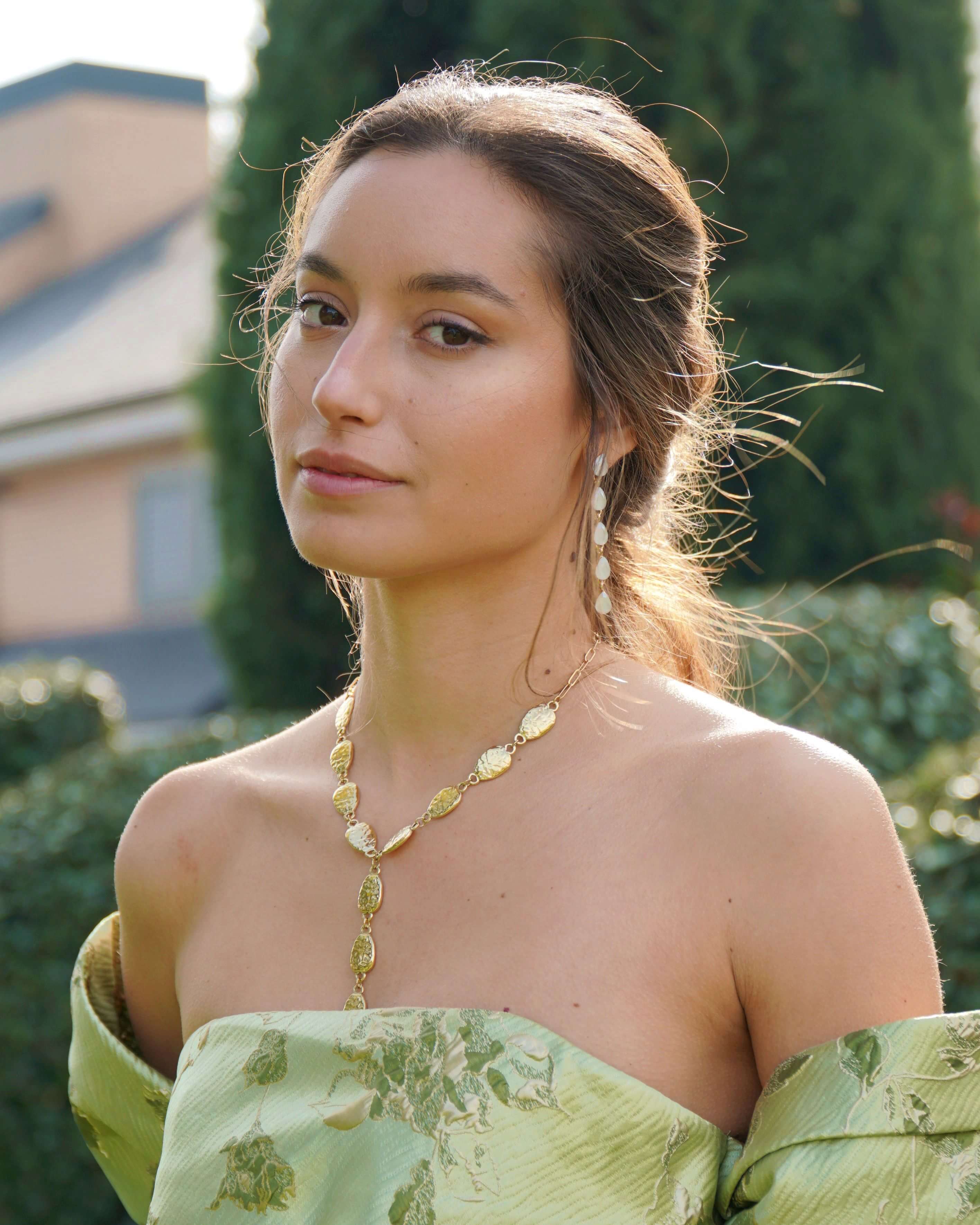 COLLAR ACERO UNIÓN CHAPITAS DORADO