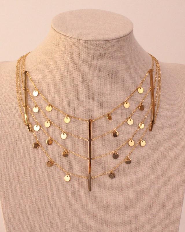 COLLAR ACERO RED Y CHAPITAS DORADO