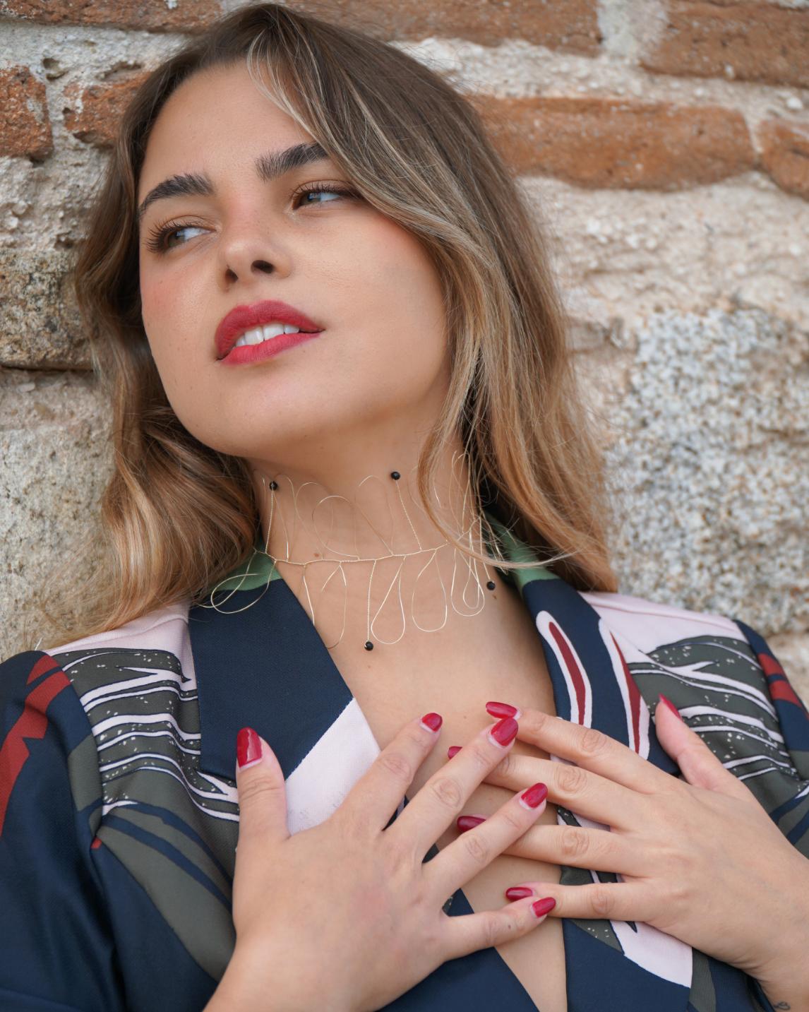 CHOCKER PÉTALOS ACERO DORADO