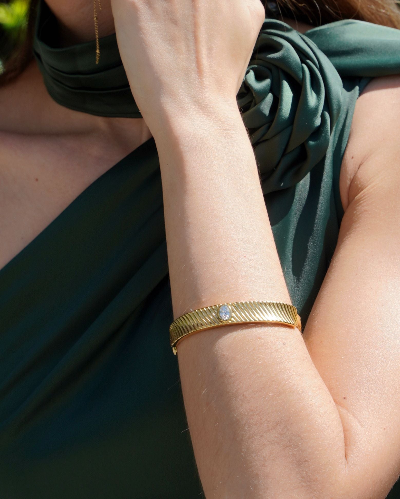 BRAZALETE ACERO CIRCONITA DORADO