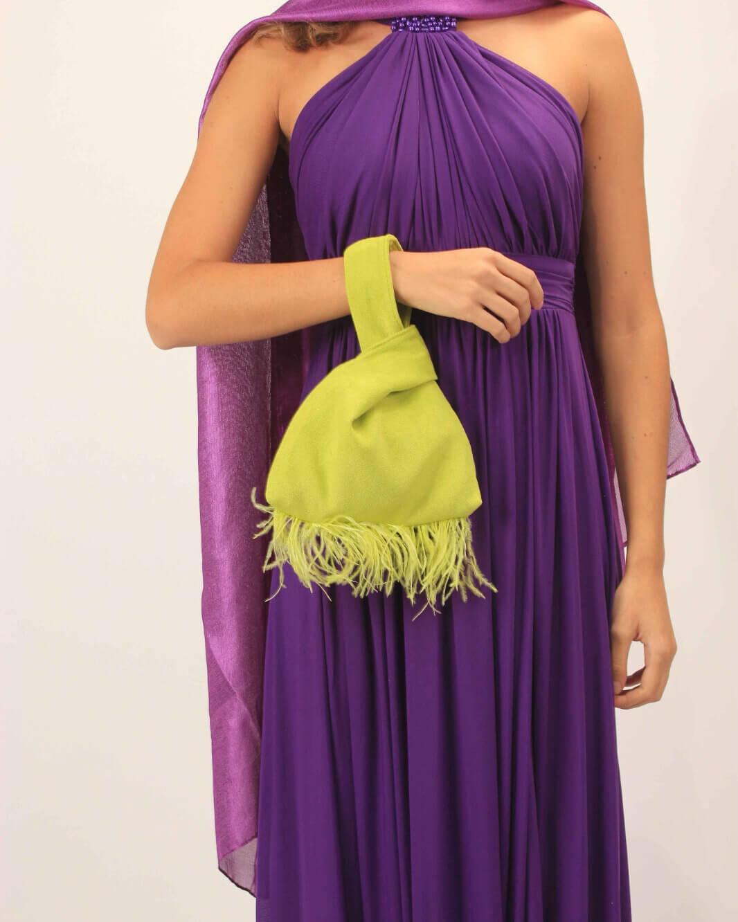 BOLSO MUKA DE PULSERA CON NUDO Y PLUMAS