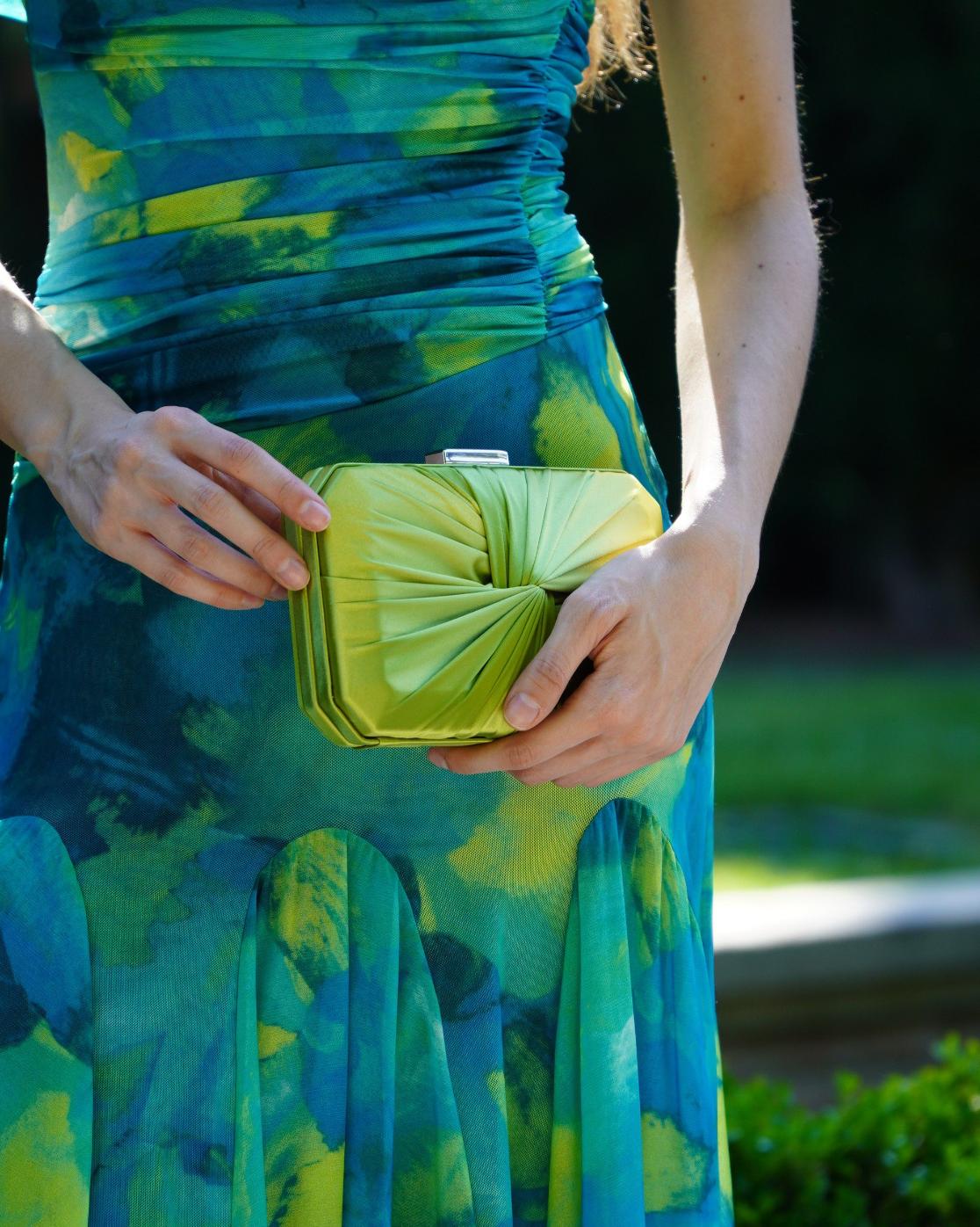 CLUTCH SATINADO NUDO