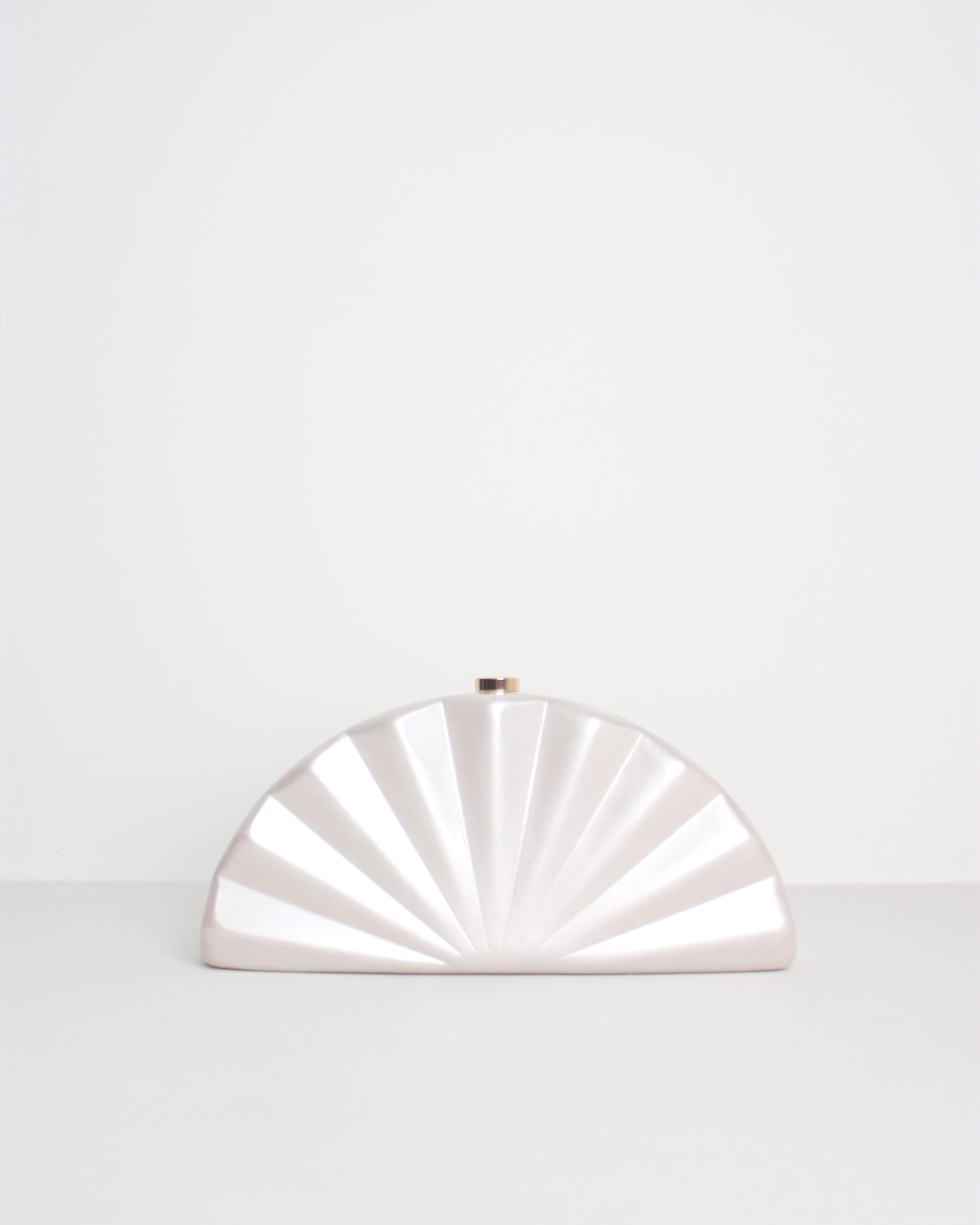 CLUTCH ABANICO NACARADO