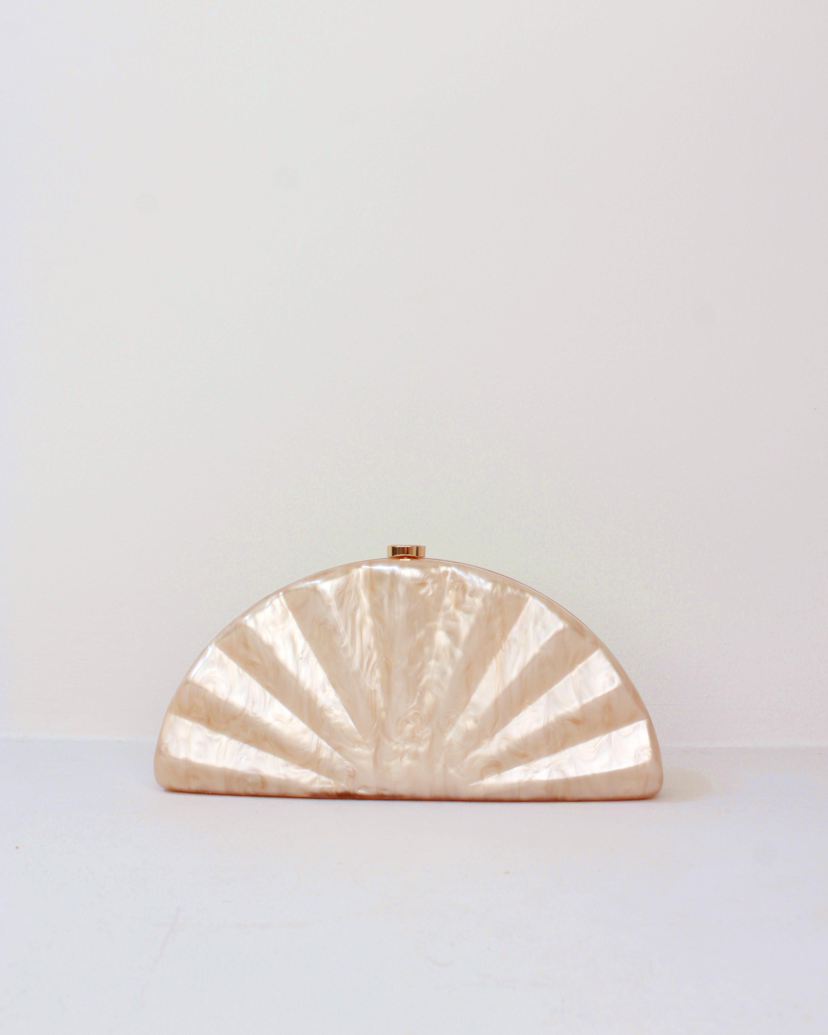 CLUTCH ABANICO NACARADO