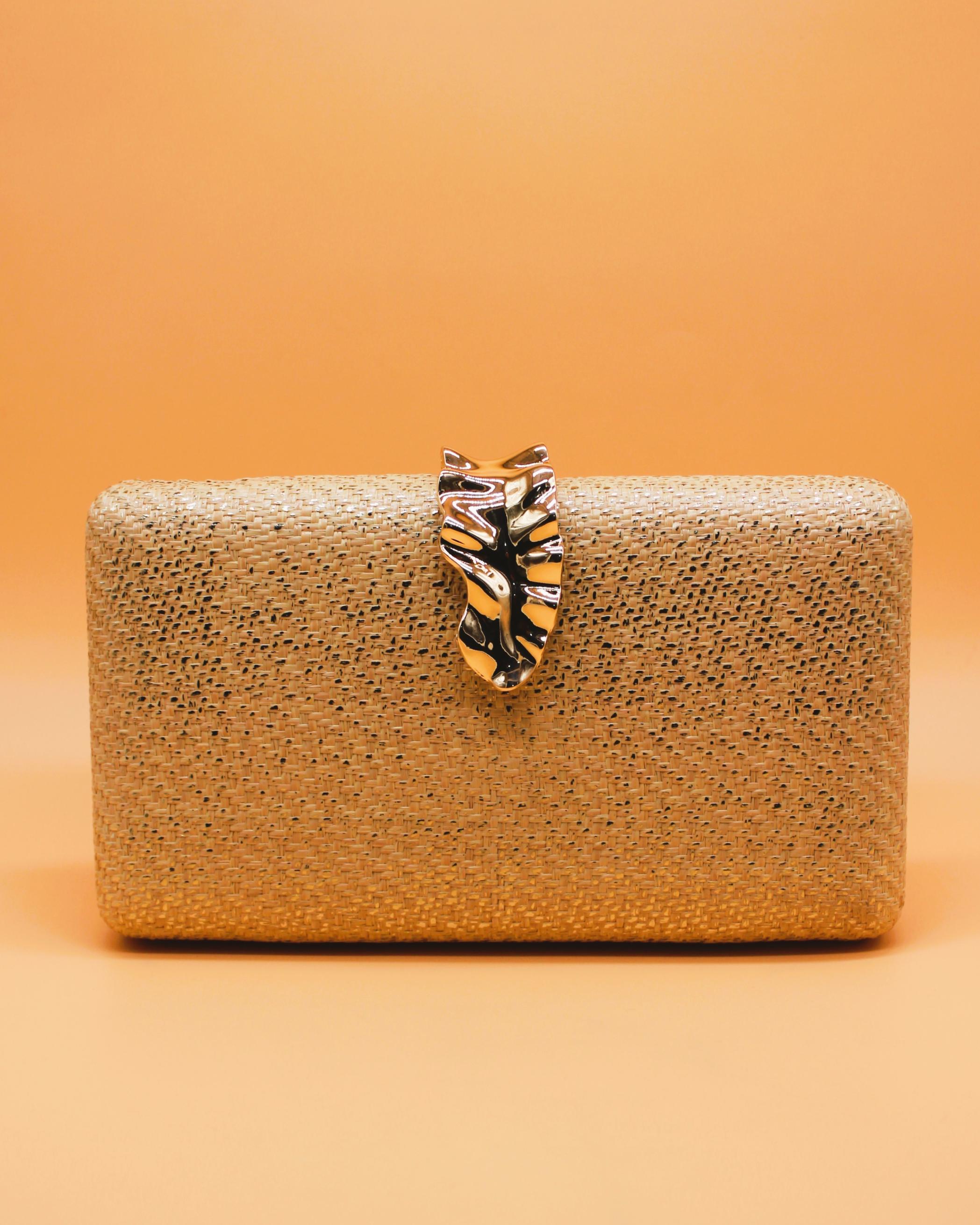 CLUTCH RAFIA BROCHE HOJA