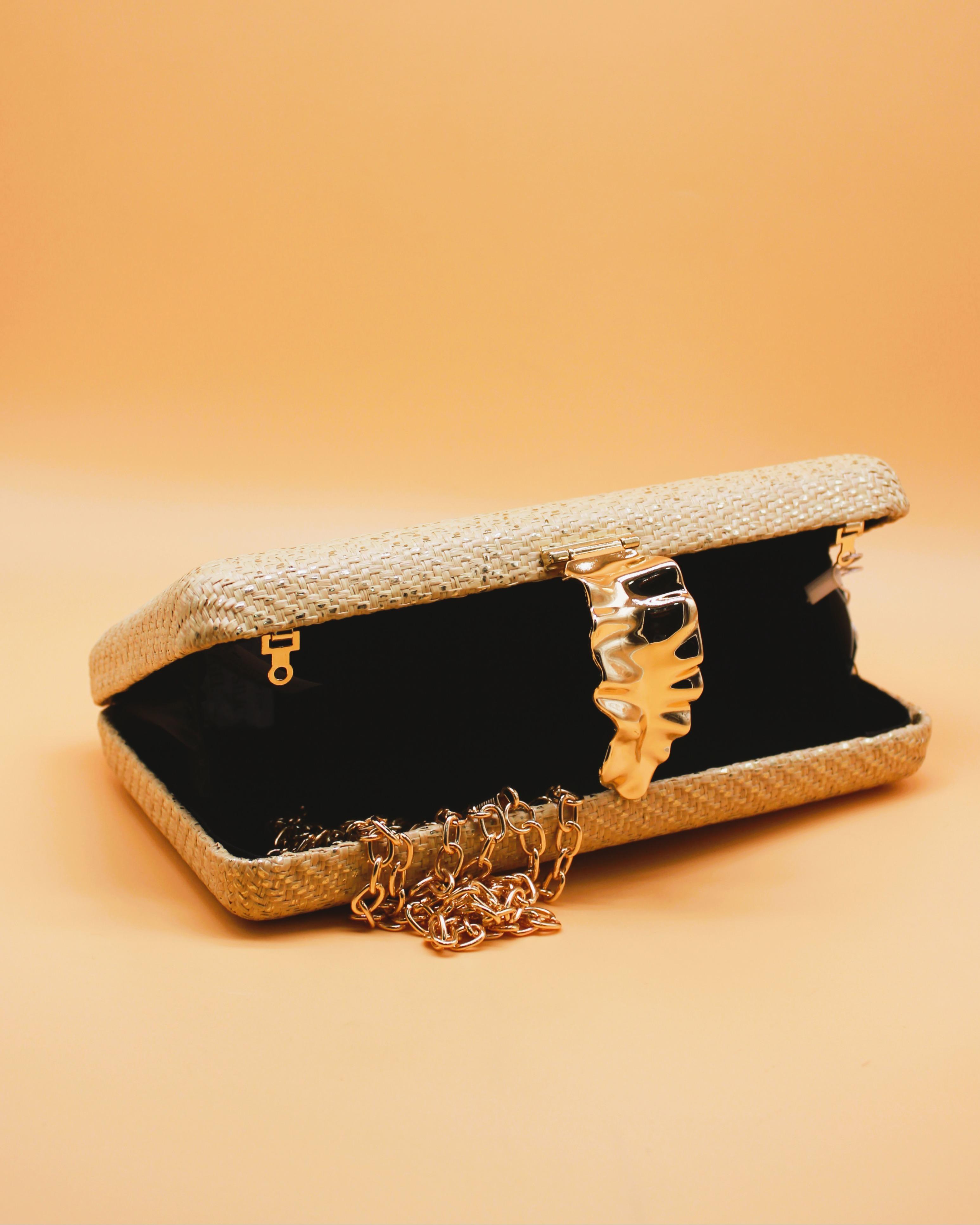 CLUTCH RAFIA BROCHE HOJA