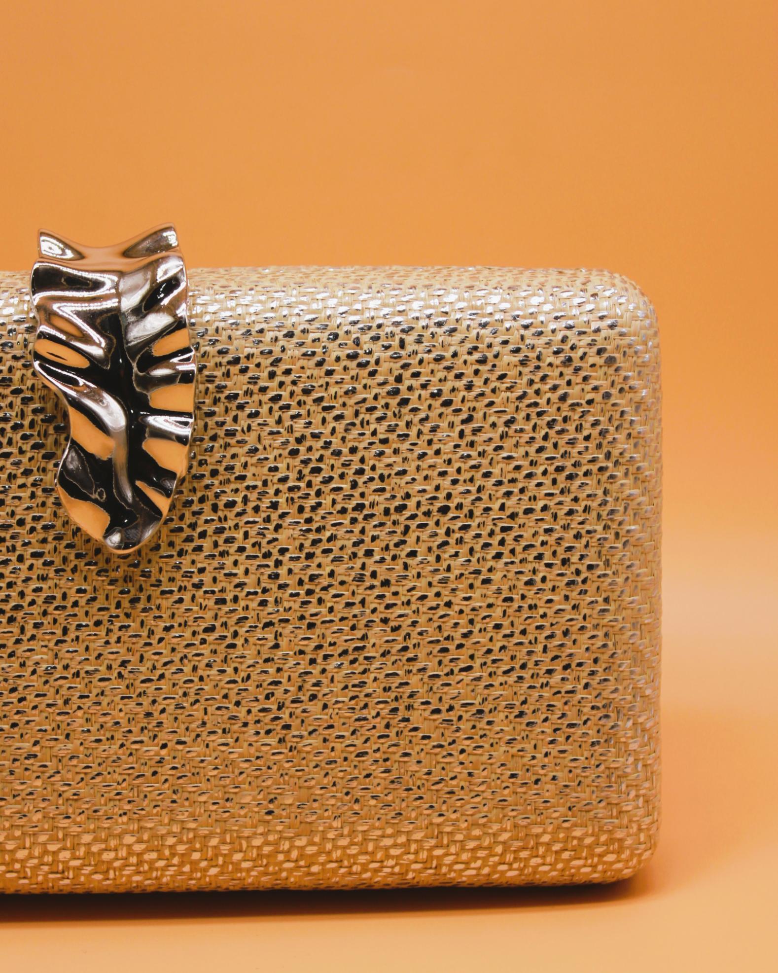 CLUTCH RAFIA BROCHE HOJA