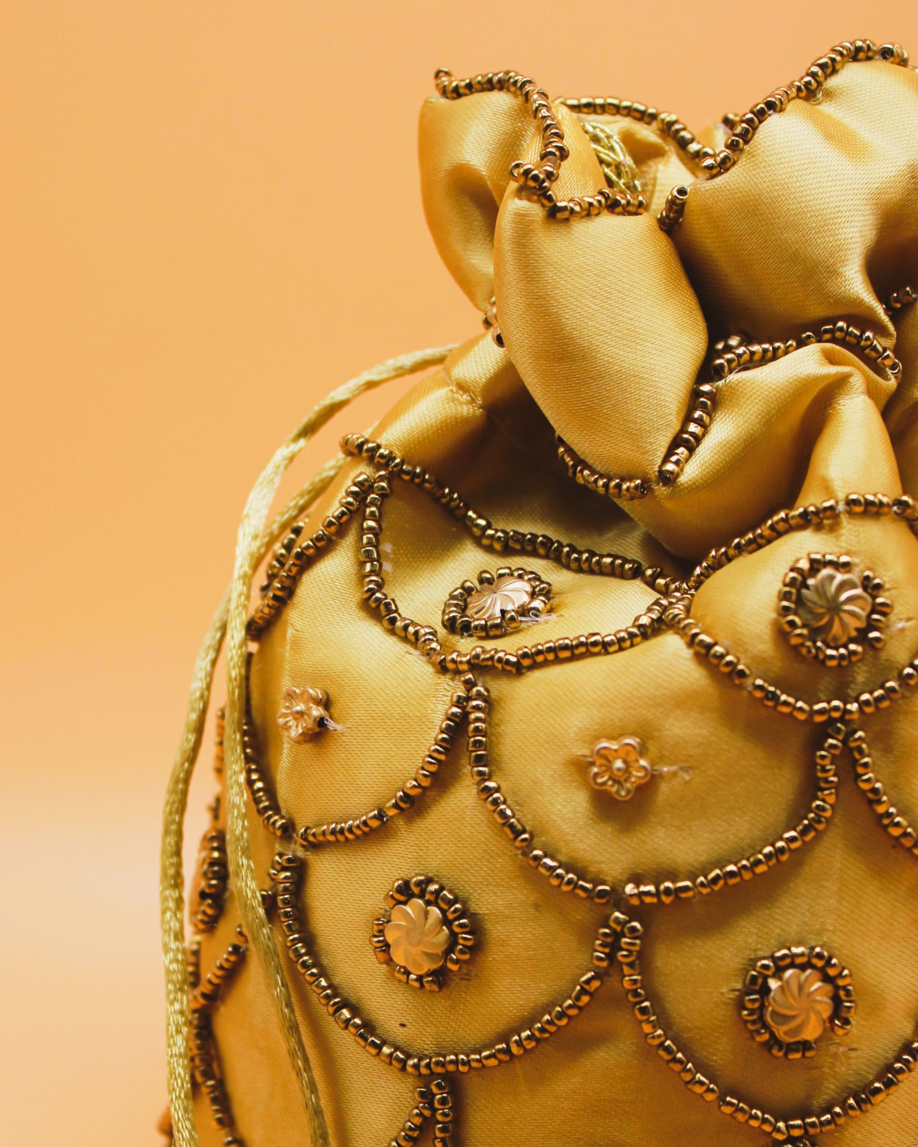 BOMBONERA PIÑA SATINADA