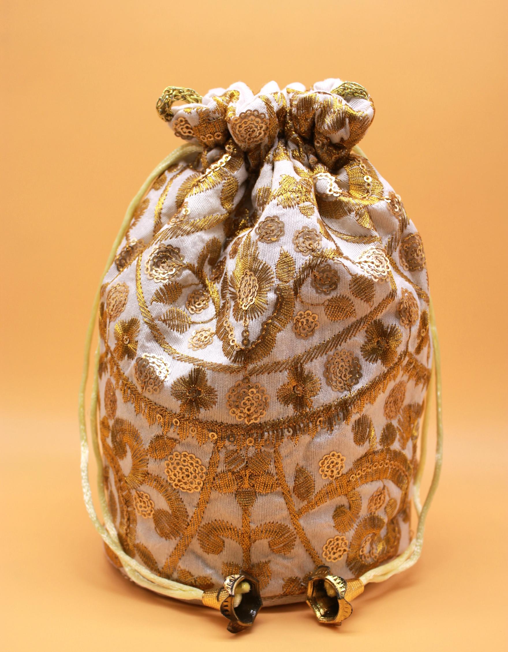 BOMBONERA BORDADO FLORAL