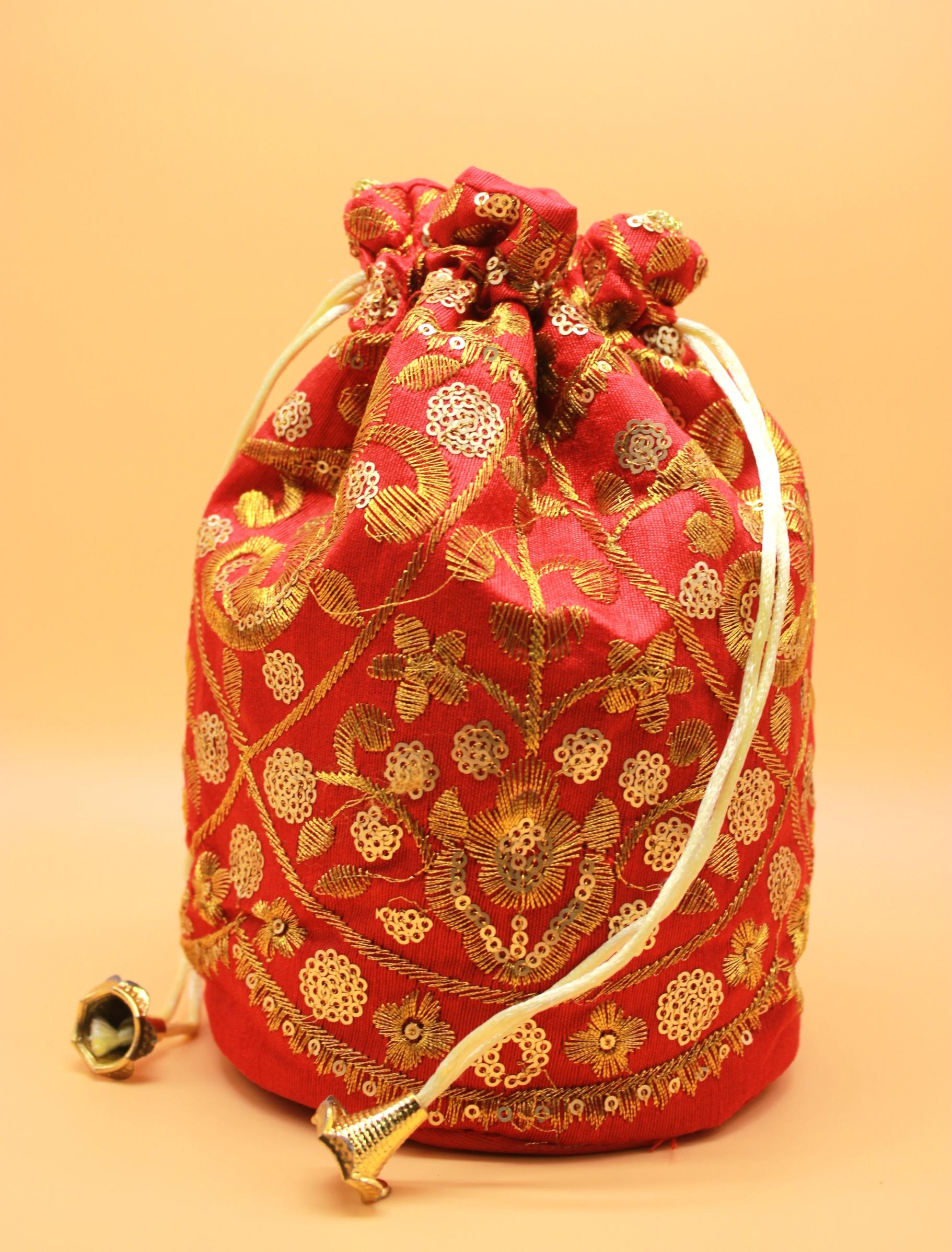 BOMBONERA BORDADO FLORAL