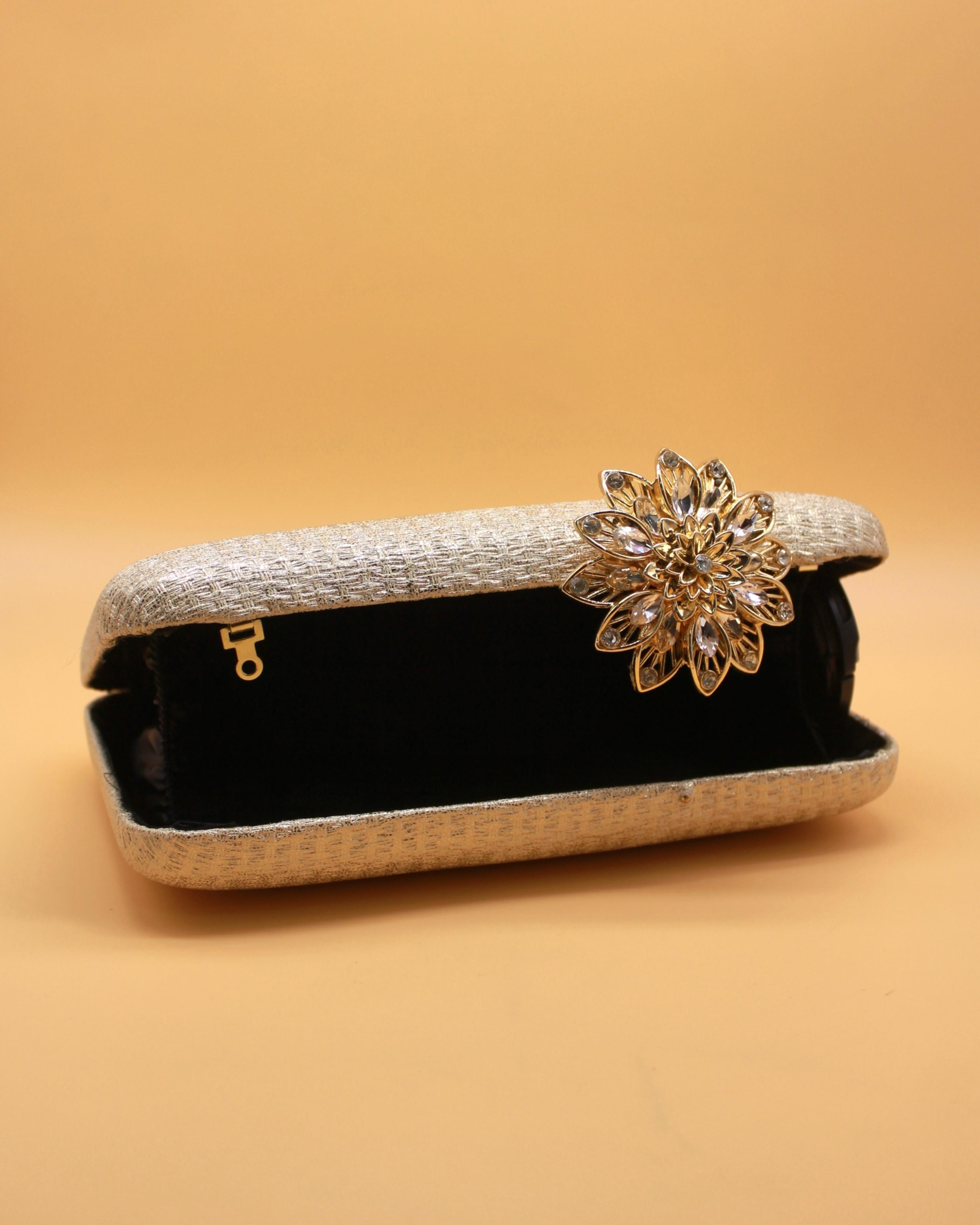 CLUTCH RELIEVE BROCHE