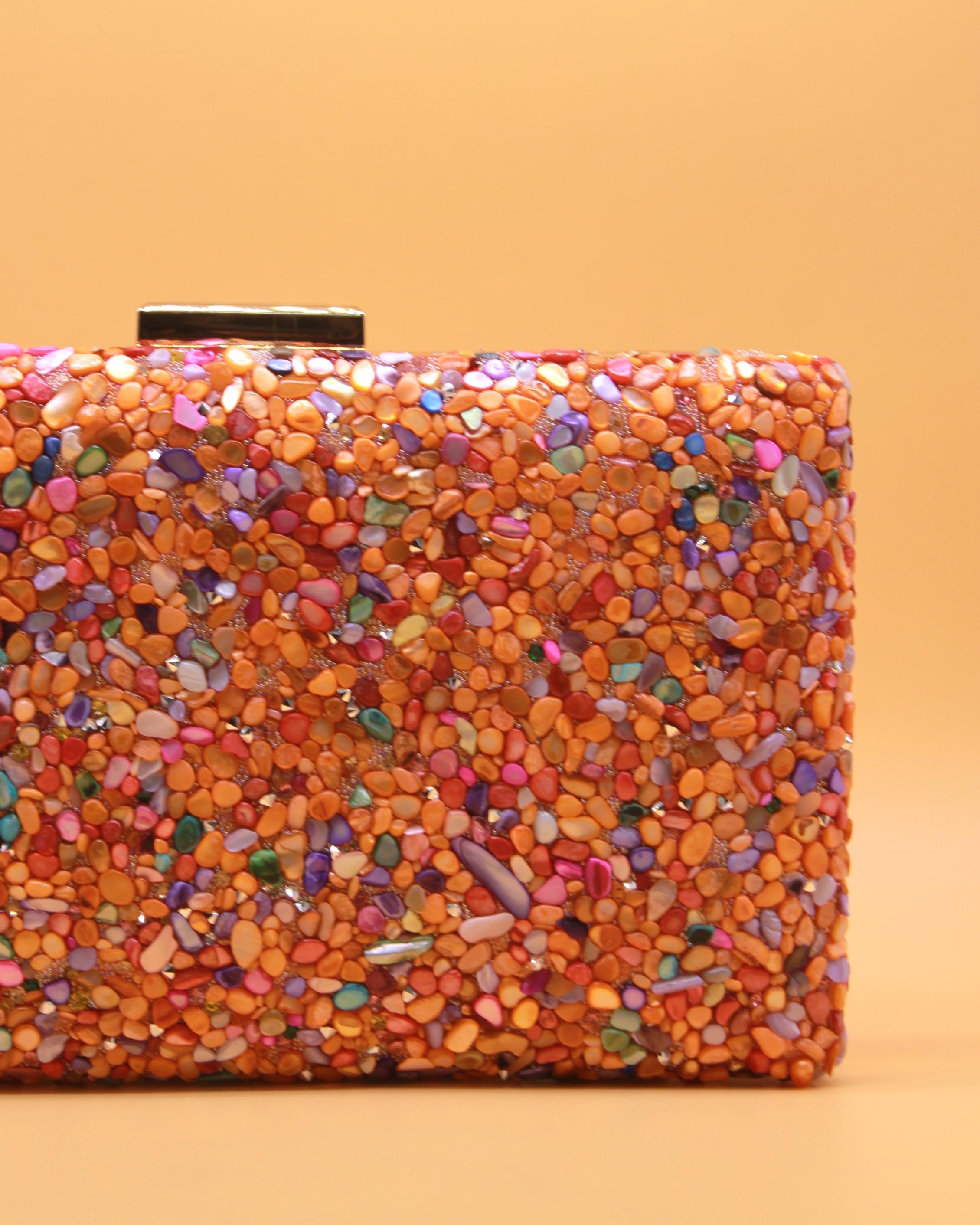 BOLSO PIEDRAS MULTICOLOR BORDE METALIZADO