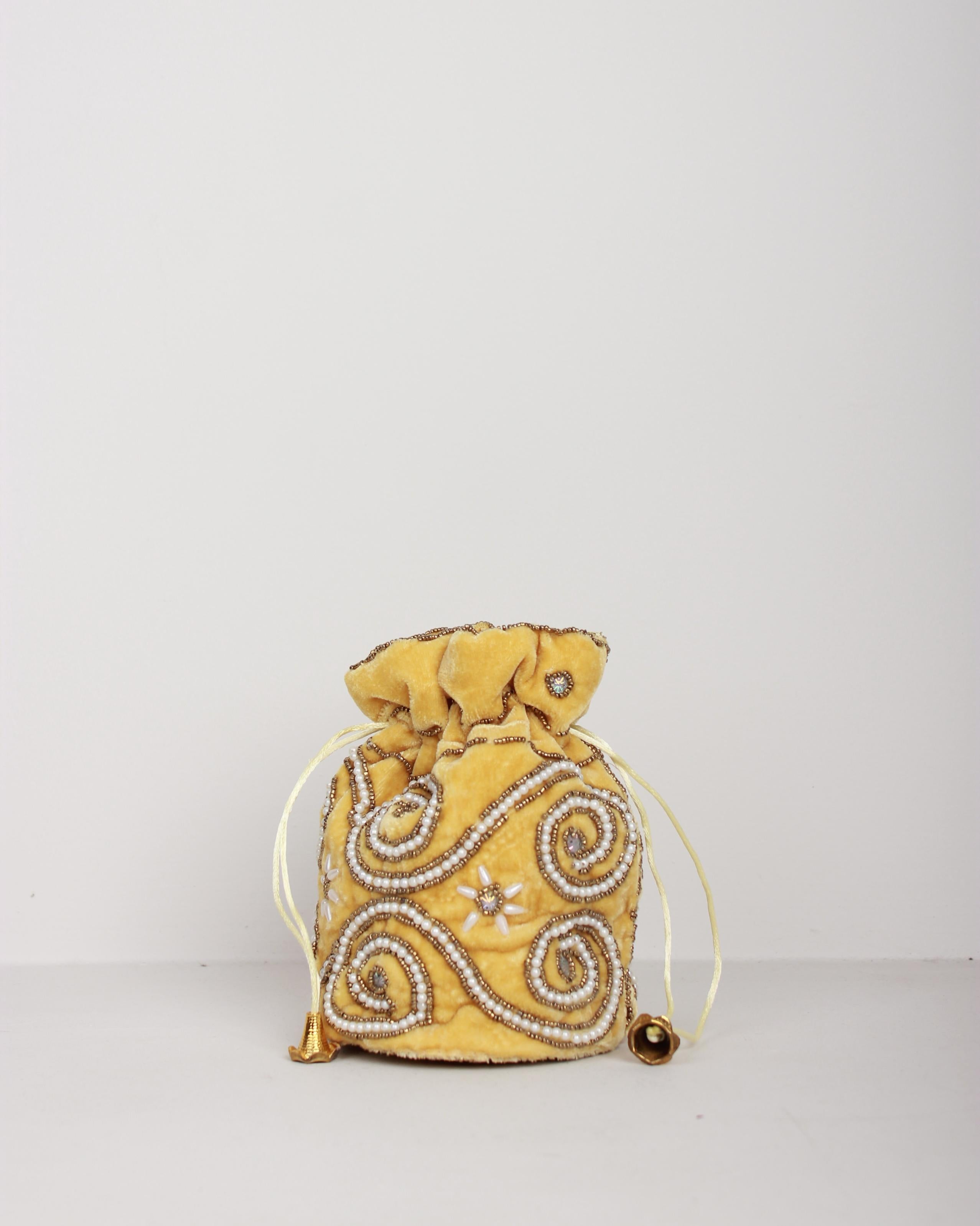 BOMBONERA DE TERCIOPELO PERLAS