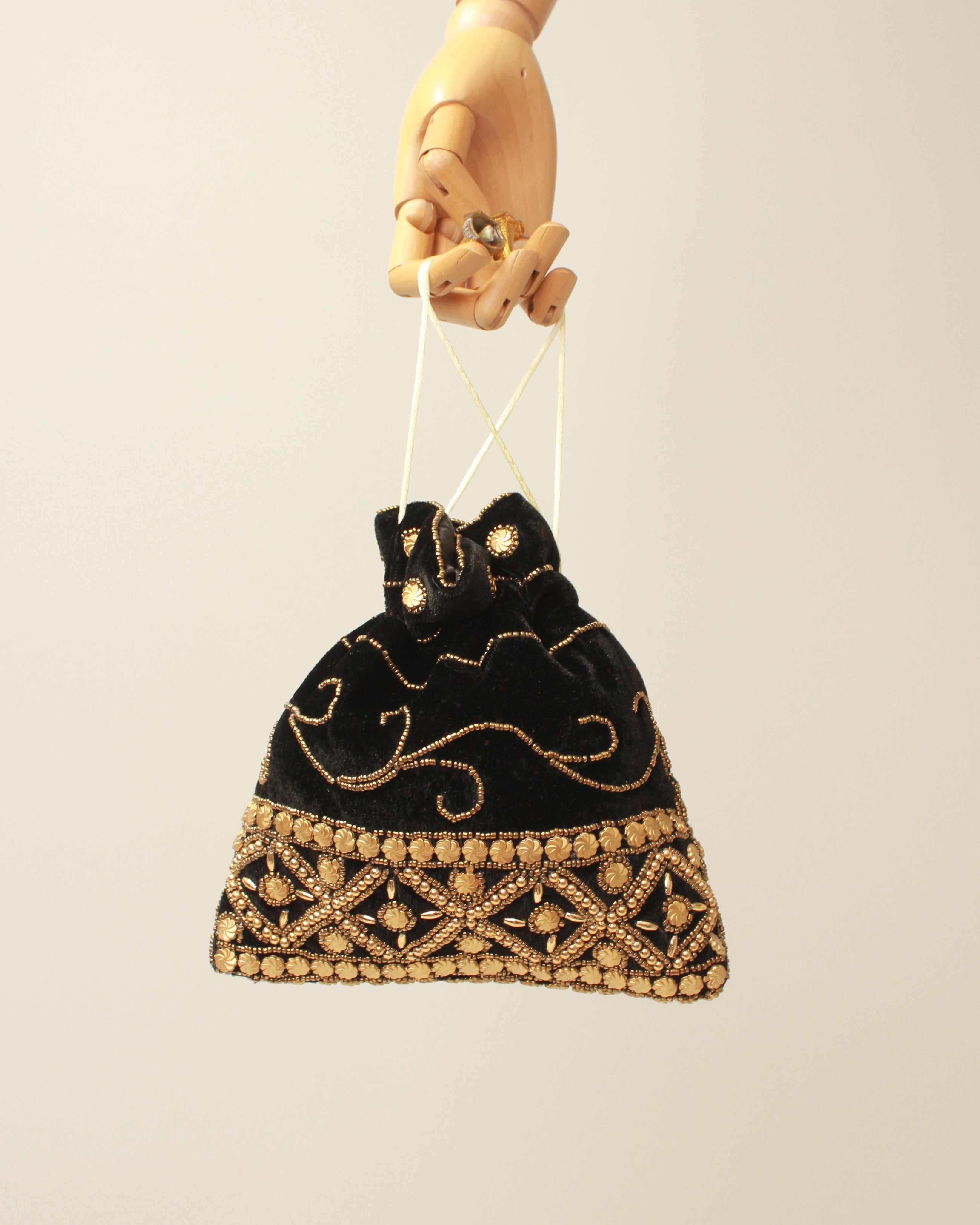 BOMBONERA DE TERCIOPELO PLANA