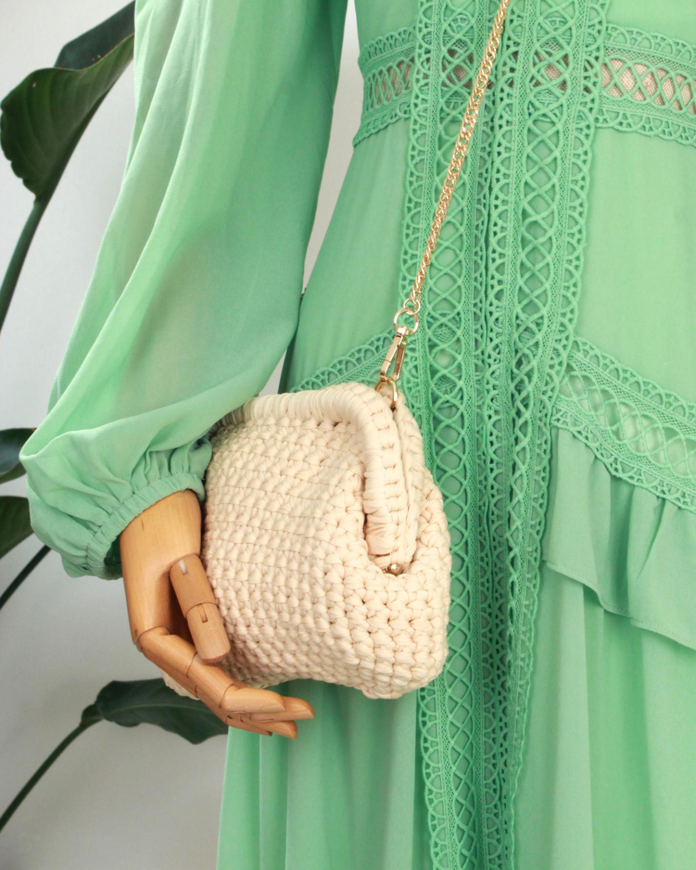 CLUTCH TRENZADO TEJIDO