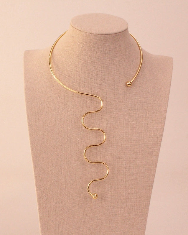 COLLAR DORADO CURVAS