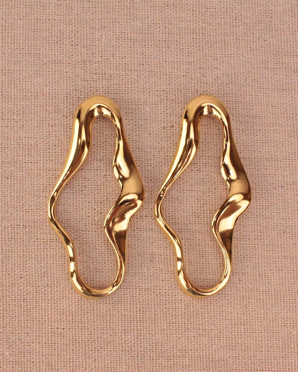PENDIENTE DORADO IRREGULAR
