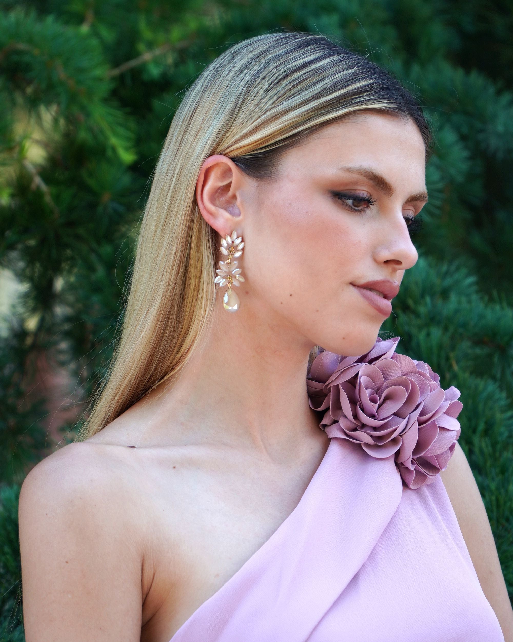PENDIENTES FLORAL Y GOTA