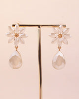 PENDIENTES FLOR GOTA BLANCO