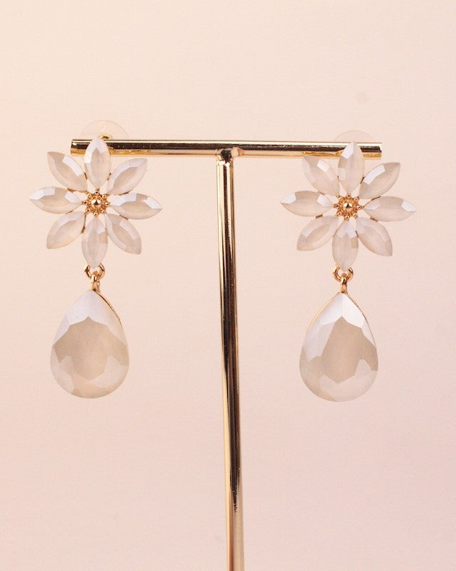 PENDIENTES FLOR GOTA BLANCO