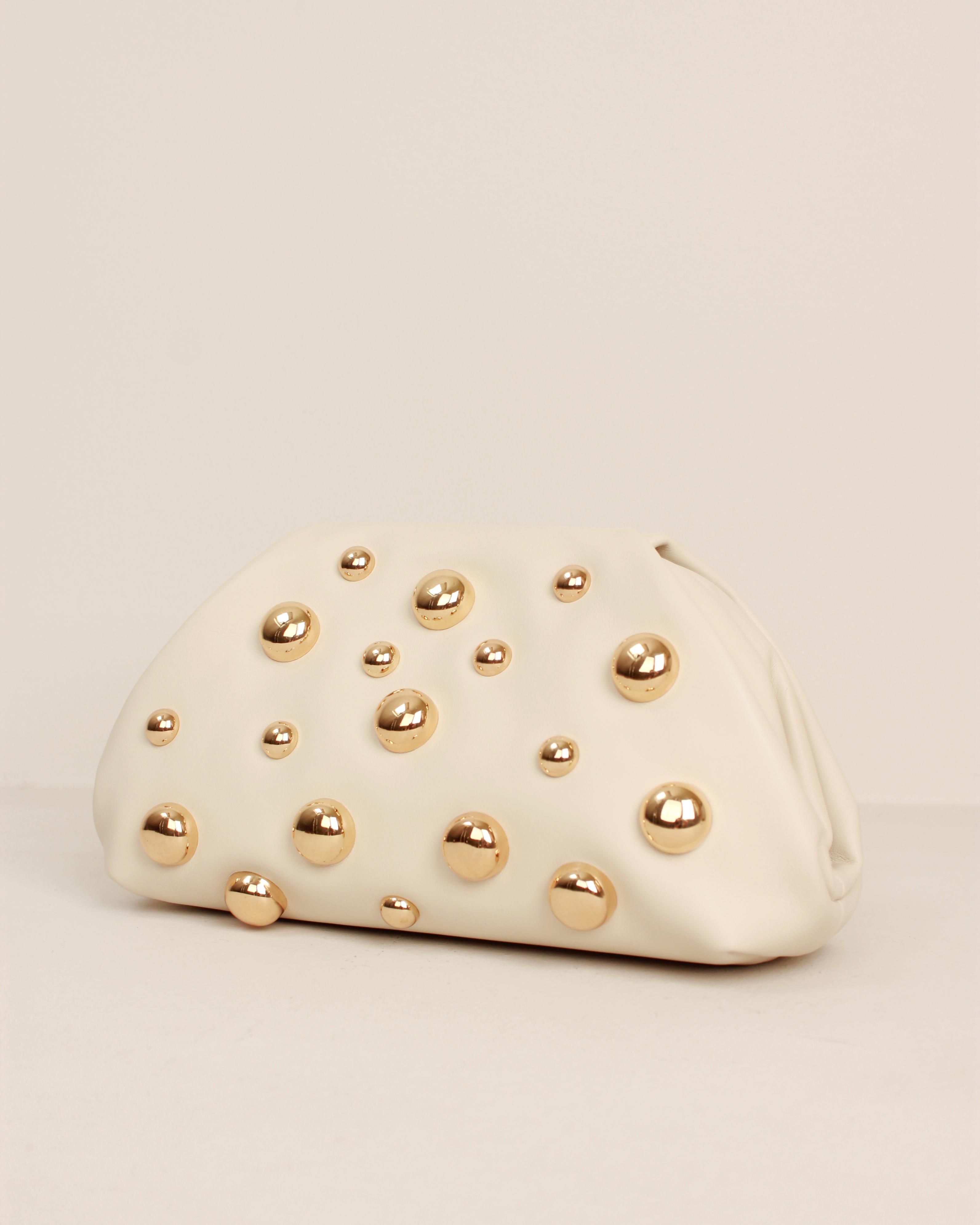 BOLSO NUBE TACHUELAS