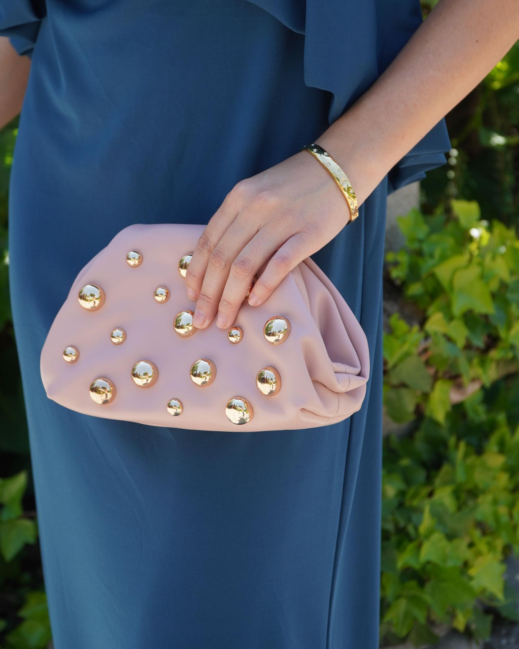 BOLSO NUBE TACHUELAS