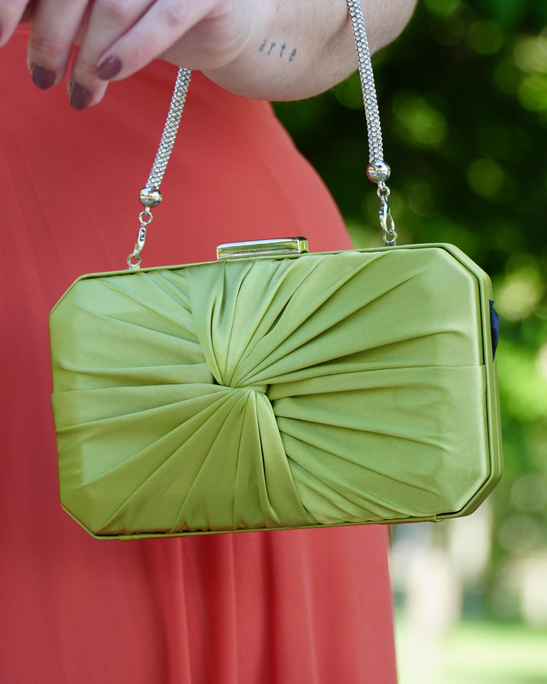 CLUTCH SATINADO NUDO