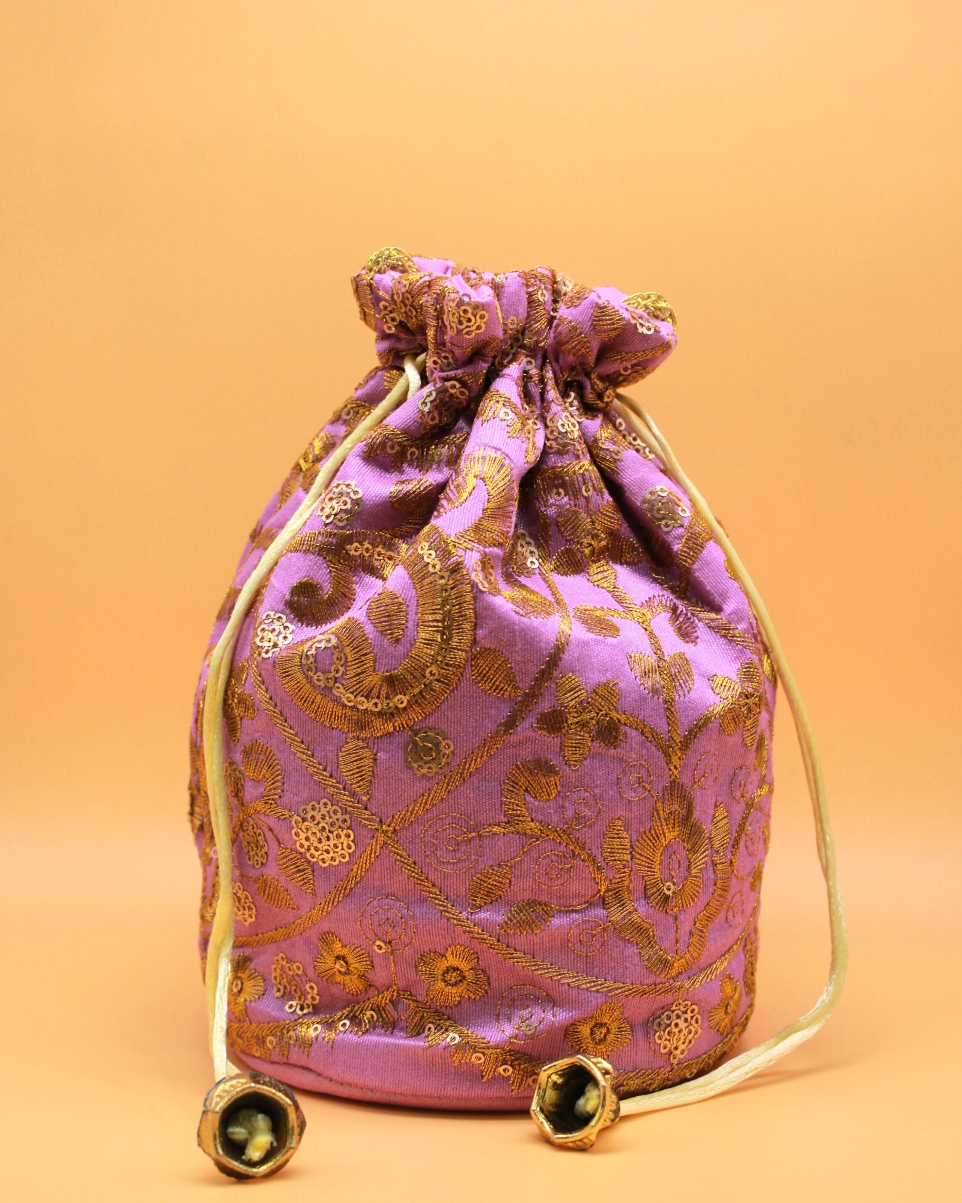 BOMBONERA BORDADO FLORAL