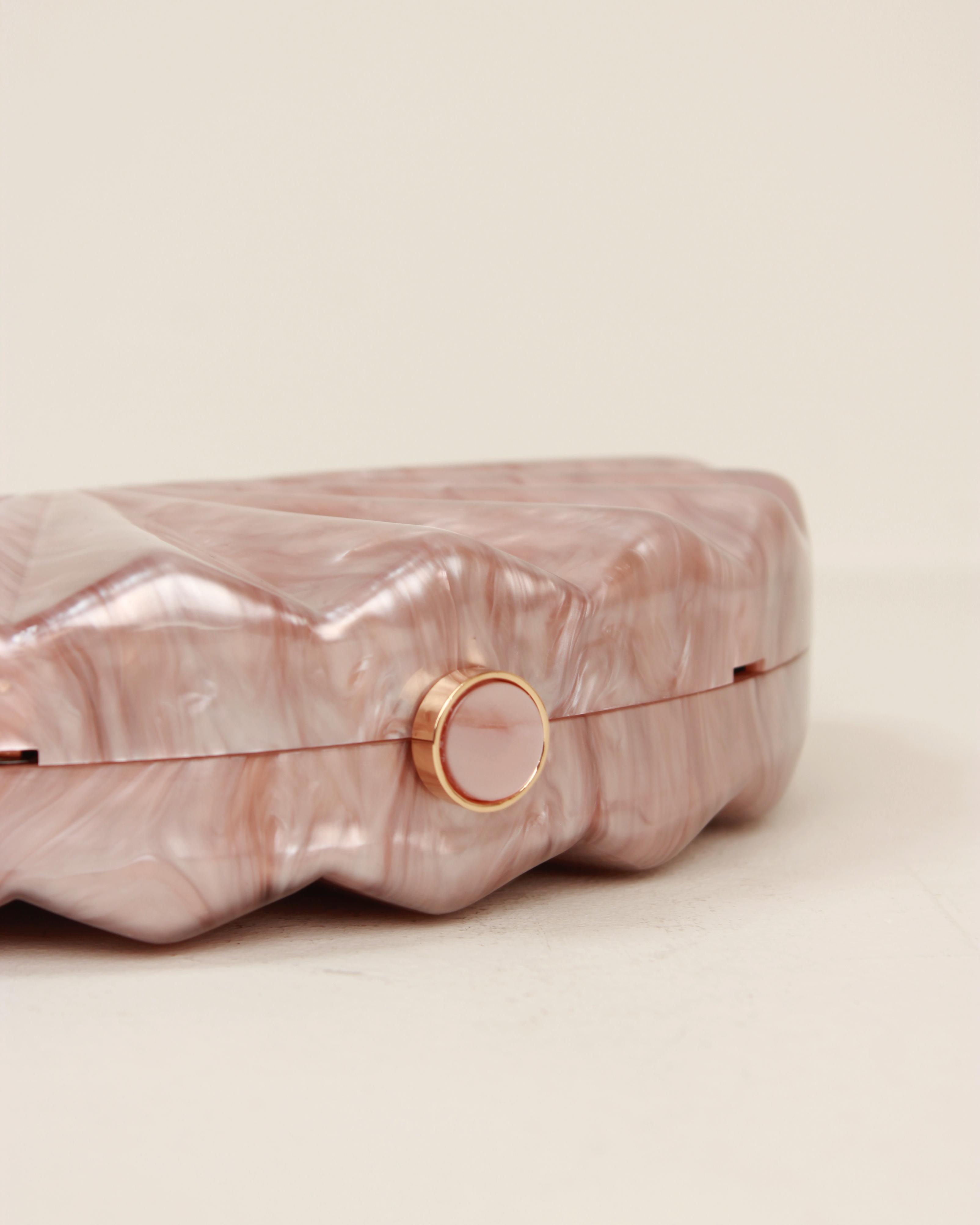 CLUTCH ABANICO NACARADO