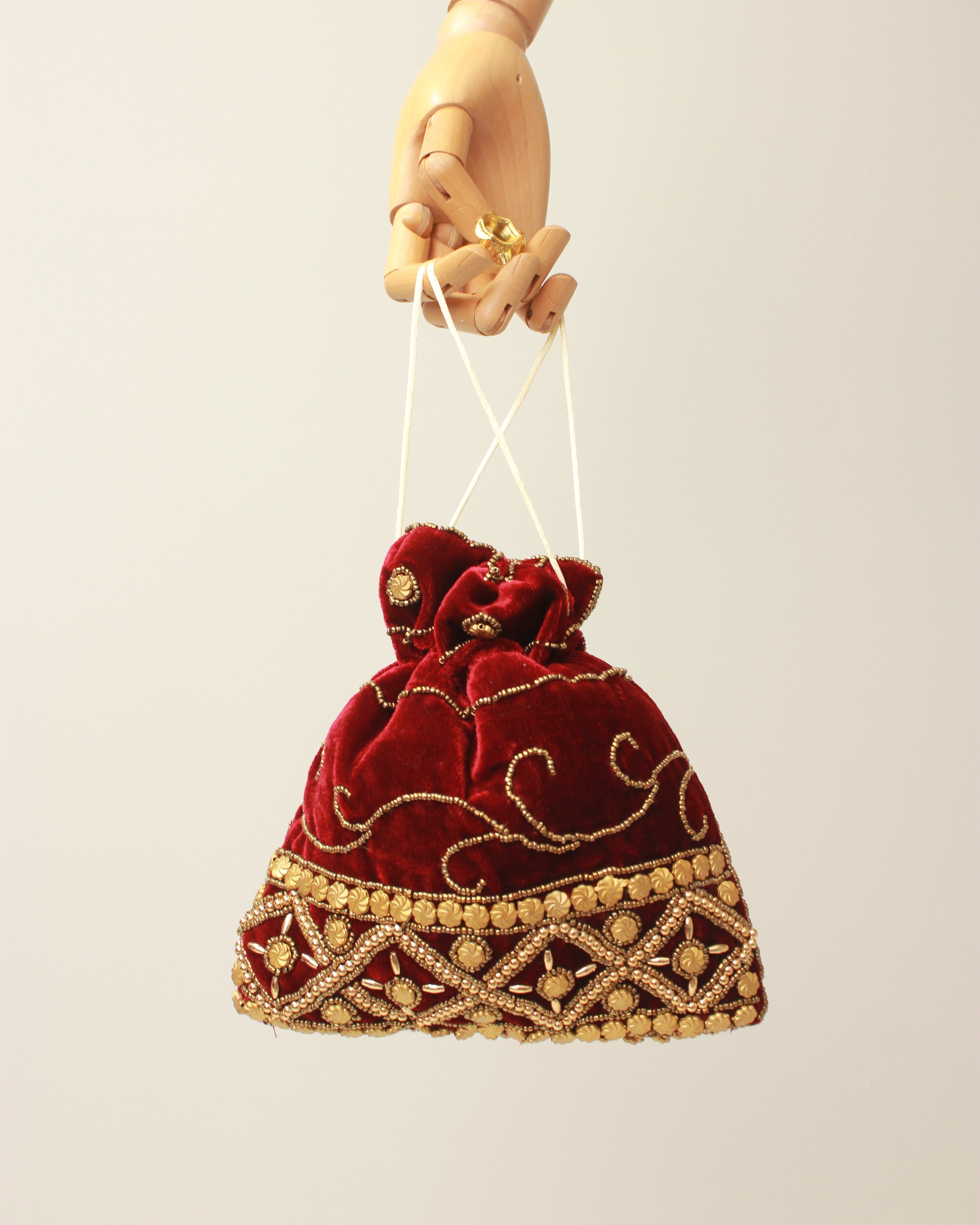 BOMBONERA DE TERCIOPELO PLANA