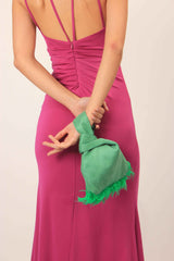 BOLSO MUKA DE TERCIOPELO Y PLUMAS VERDE CESPED