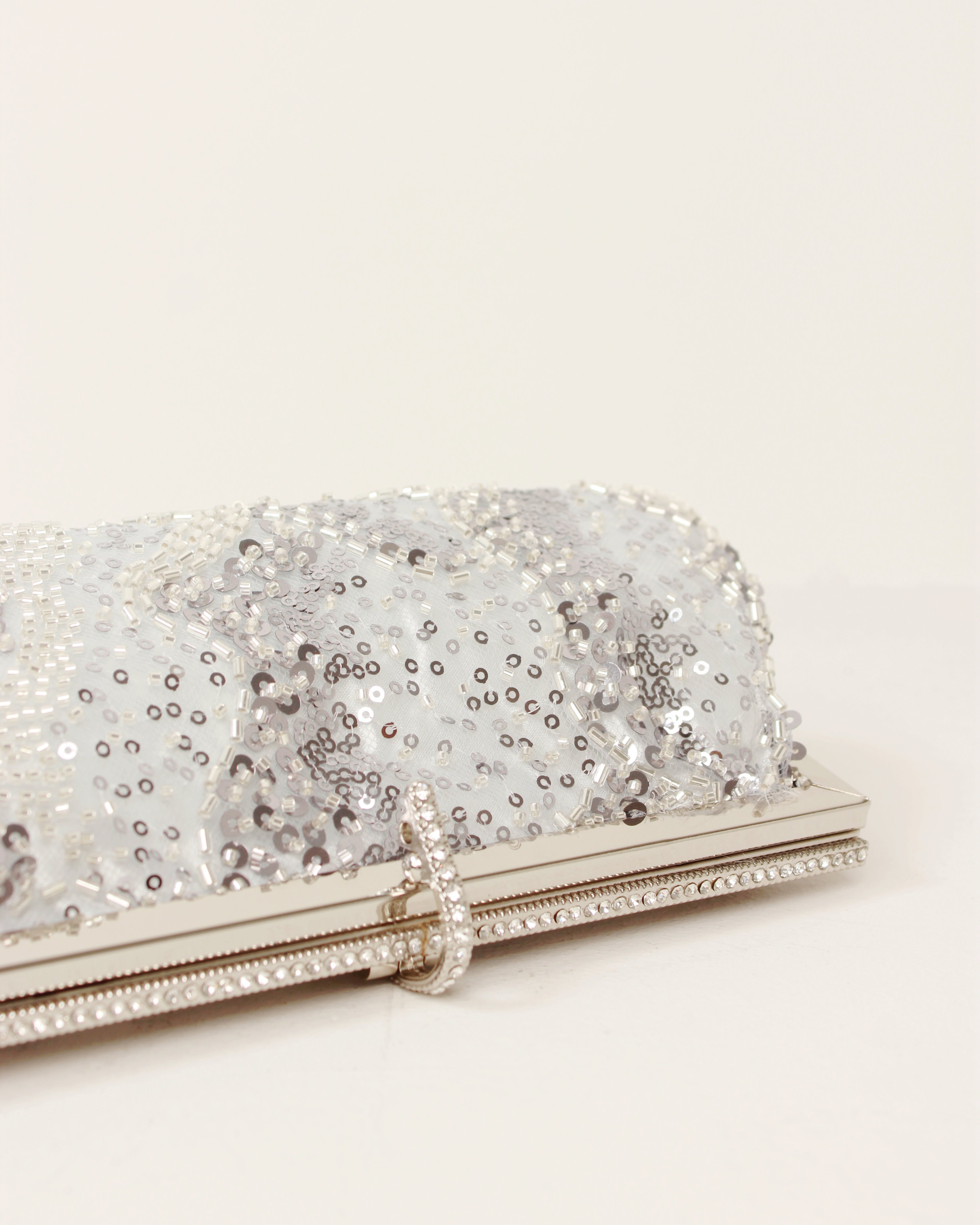 CLUTCH ALARGADO BRILLOS